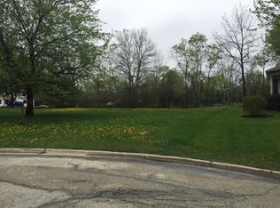 30456 N Woodridge Ct, Libertyville, IL 60048