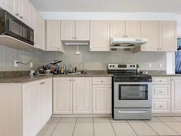 121 University Ave E #64 — Photo 6
