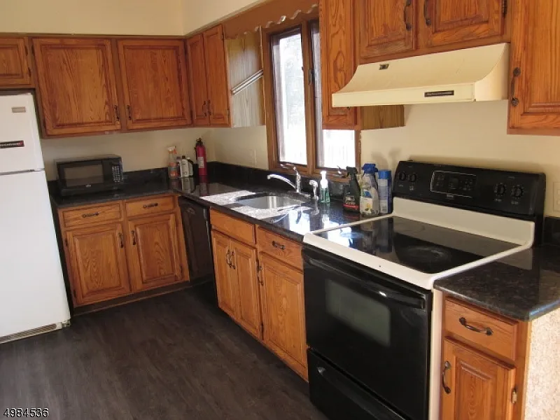 3 bed, 2.5 bath, $3,200 — Photo 4