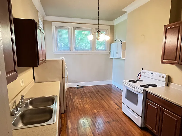 136 E 25th St #1 — Photo 7