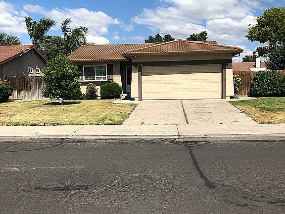 5th image of 8238 Manhattan Dr