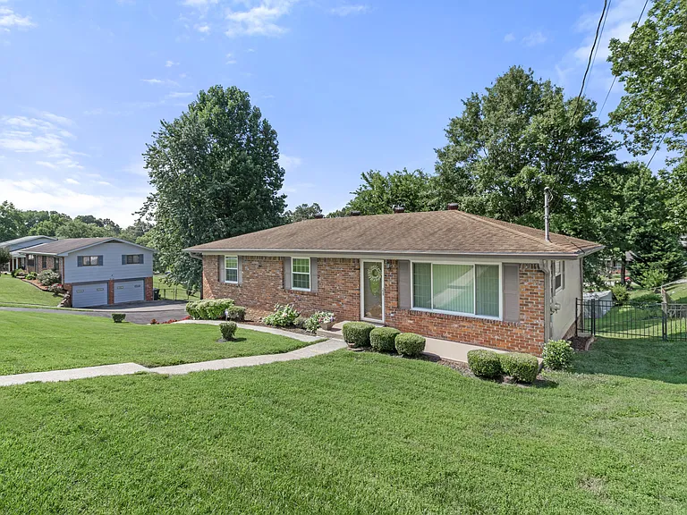 4310 Tee Pee Dr — Photo 3