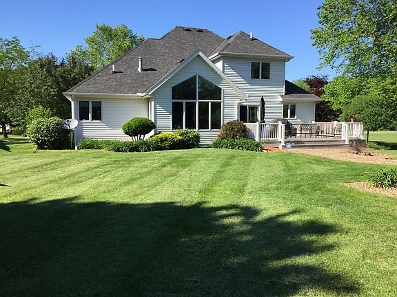 3rd image of 1204 Lakeview Dr