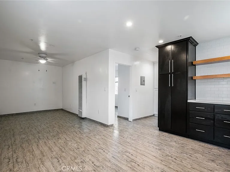 554 W 93rd St — Photo 6
