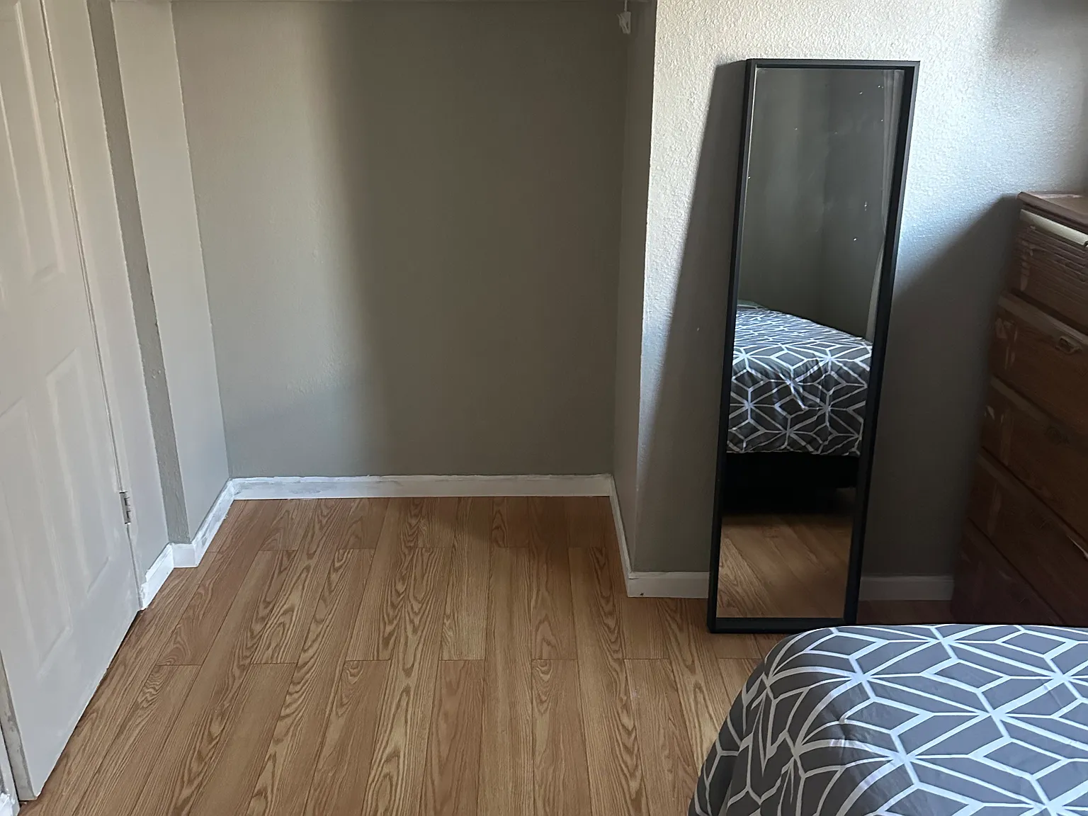 4 bed, $1,000 — Photo 3
