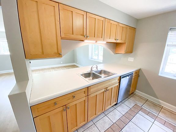 2nd image of 325 Welch Ave #6