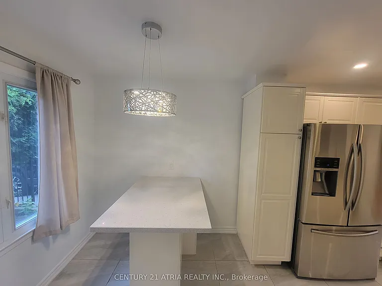 28 Holsworthy Cres — Photo 14