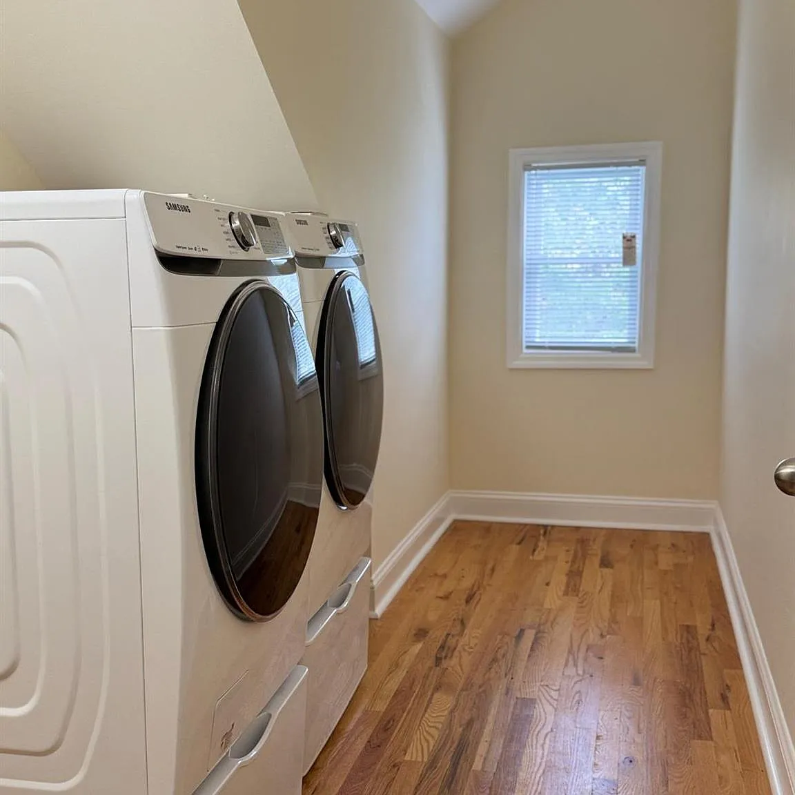 3 bed, 2.5 bath, 2098 sqft, $5,500 — Photo 2