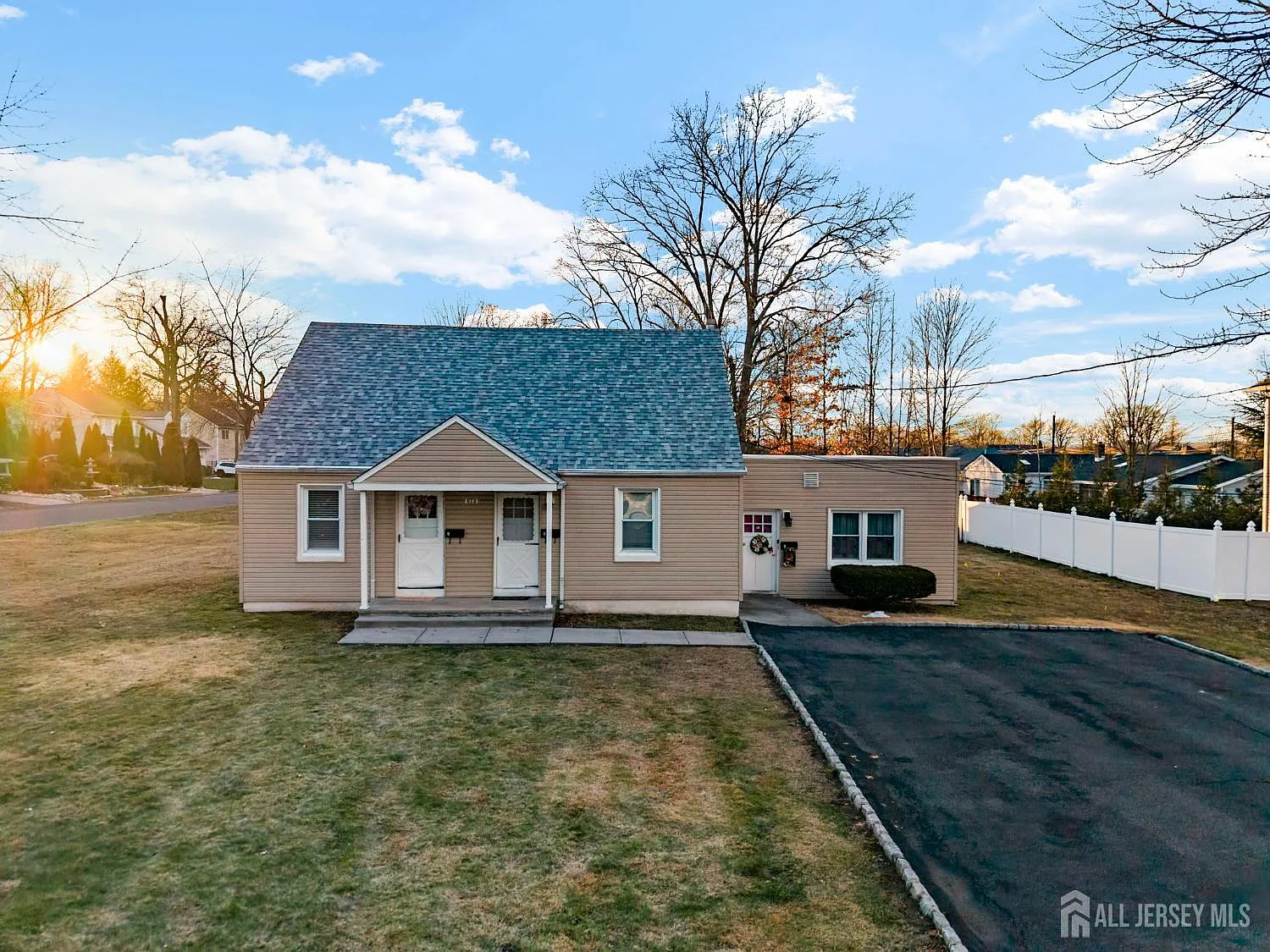 973 Ellis Pkwy photo 1