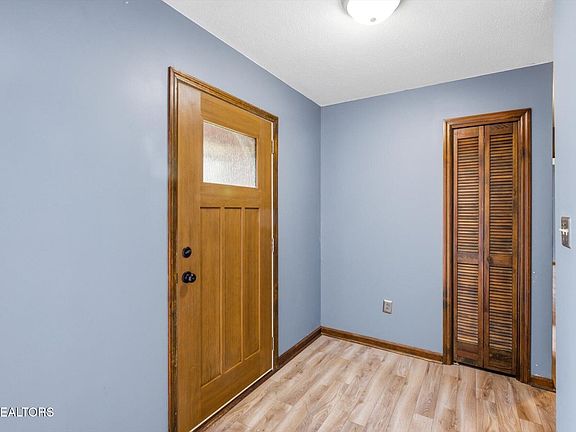 3rd image of 107 County Road 584