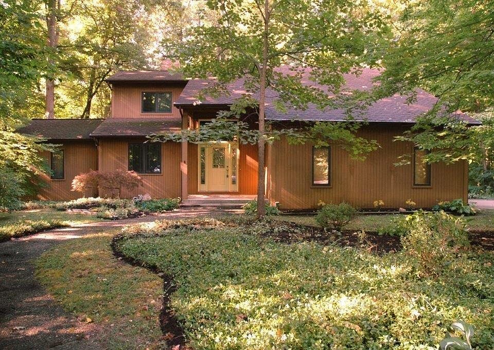 1st image of 9317 Skyhill Dr