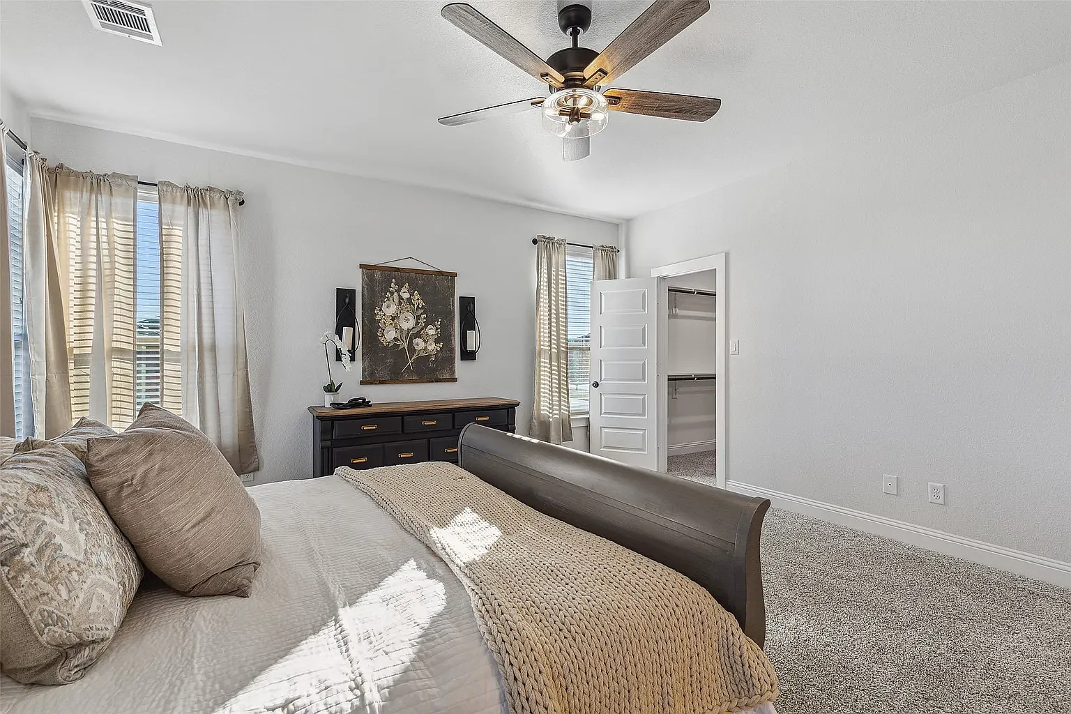 3 bed, 2.5 bath, 1866 sqft, $1,795 — Photo 2