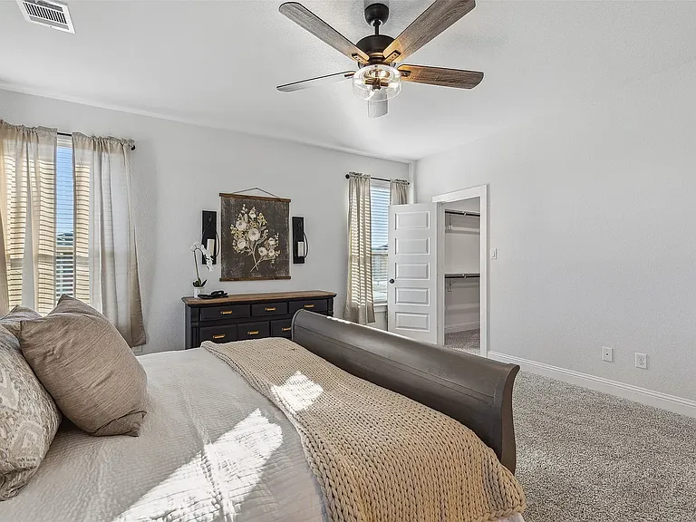 4001 Avion Dr — Photo 2