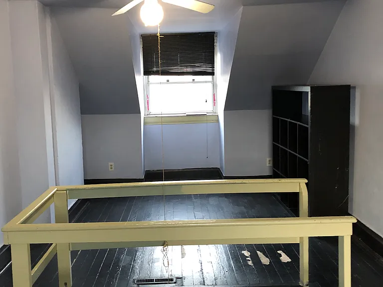 43 1/2 St — Photo 9