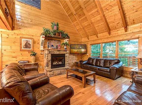Welcome to Sleepy Bear Lodge