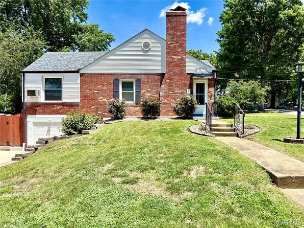 7045 Deerpath Dr, Saint Louis, MO 63123