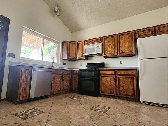 3rd image of 5852 W 75th Place