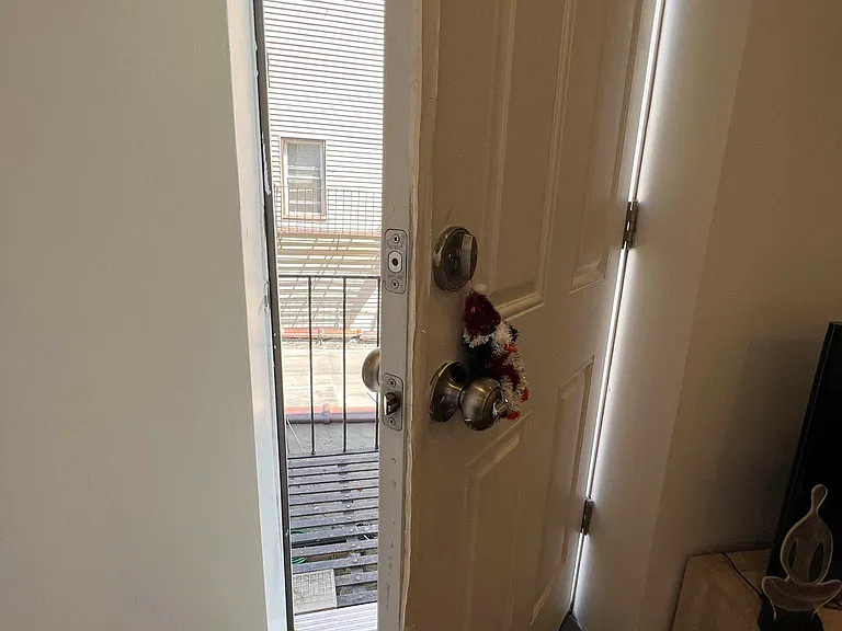 249 Powers St #2R — Photo 4