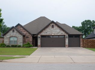 5700 W Sommerset St, Rogers, AR 72758