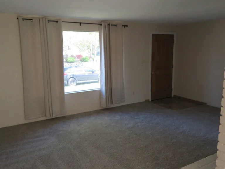 1010 Satre St — Photo 2