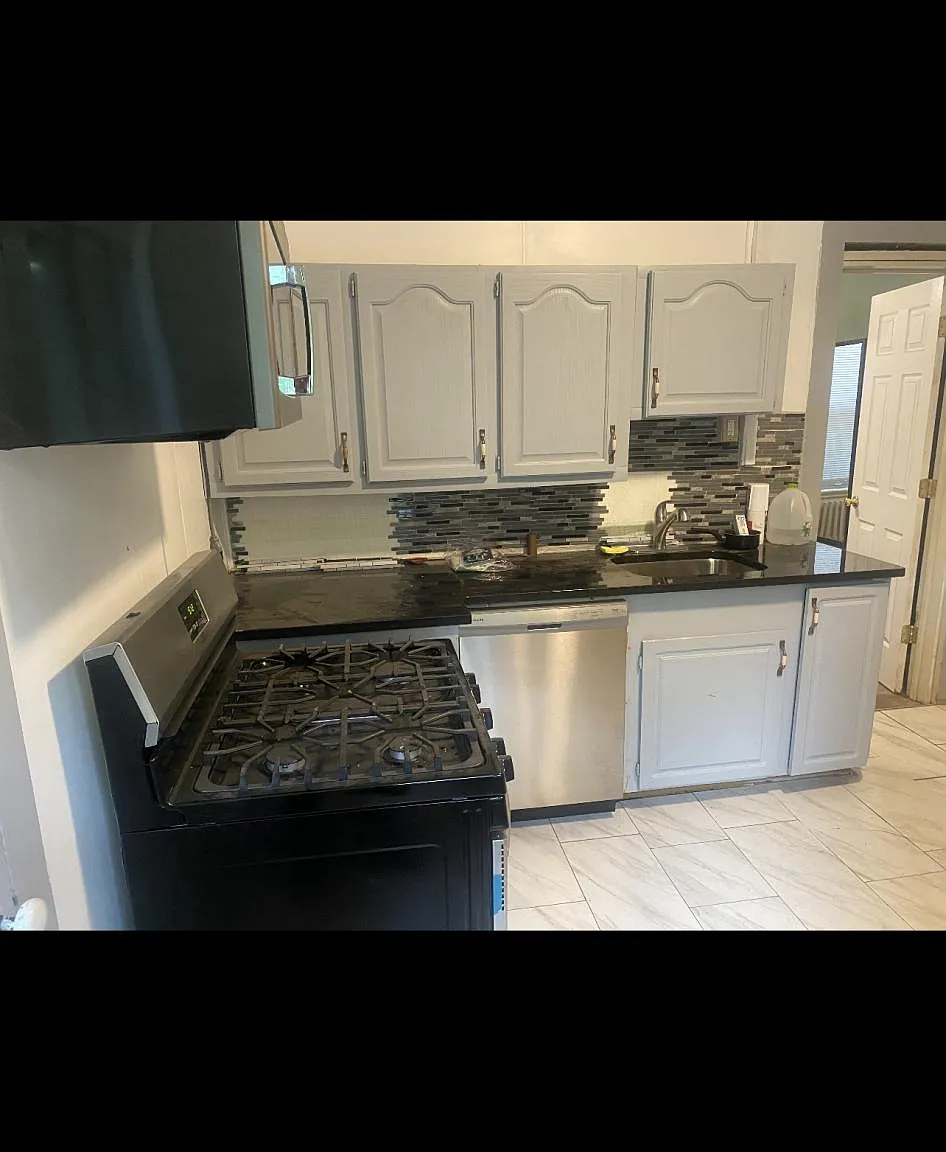 5 bed, 2.5 bath, 1488 sqft, $3,250 — Photo 2