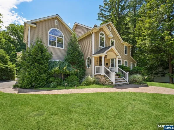 233 Park Ave, Allendale, NJ 07401