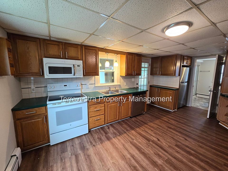 1st image of 17 E Oak St #1