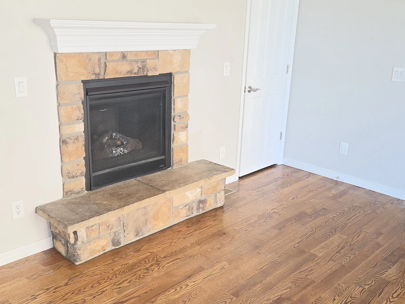 5 bed, 3347 sqft, $4,100 — Photo 2