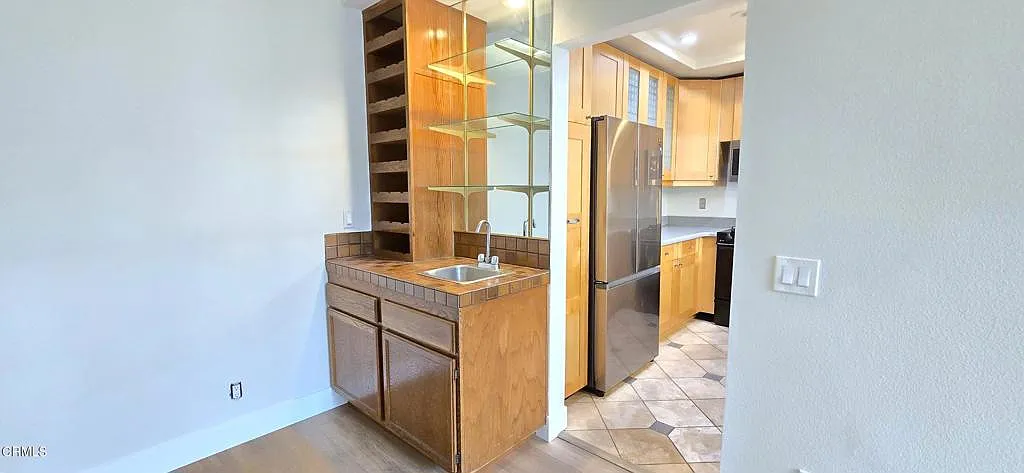 2 bed, 2.0 bath, 1104 sqft, $4,000 — Photo 4