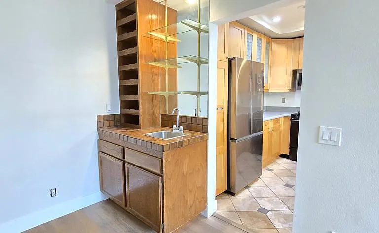 235 S Holliston Ave #113 — Photo 4