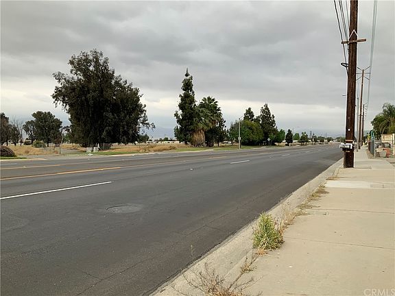 2nd image of 25335 Redlands Blvd