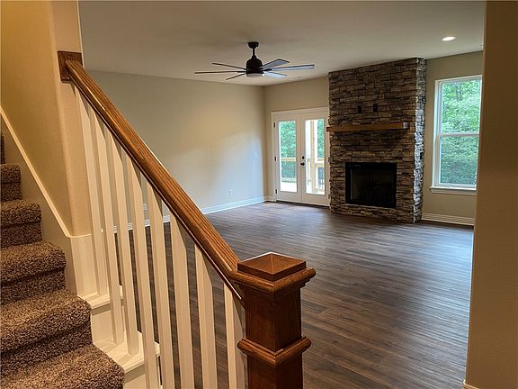 4th image of 10 Wigan Ln