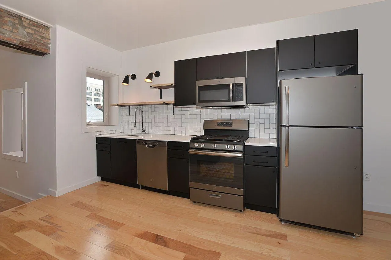 2 bed, 1300 sqft, $2,550 — Photo 3