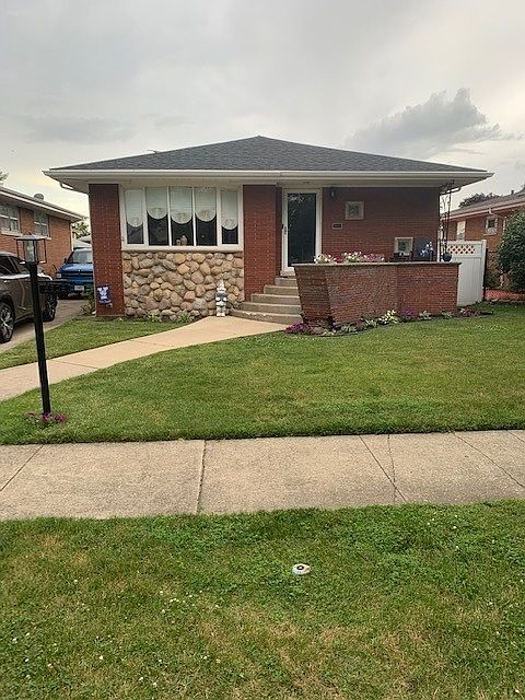 1st image of 8906 S Francisco Ave