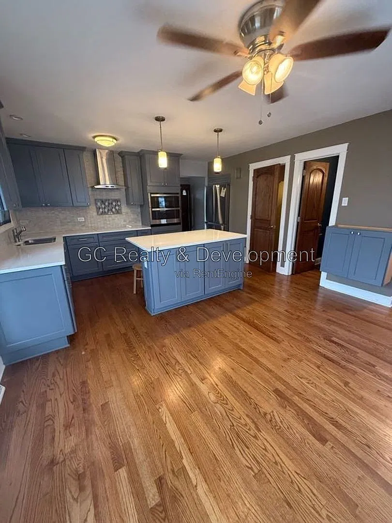 3 bed, 1.5 bath, 1460 sqft, $2,700 — Photo 3
