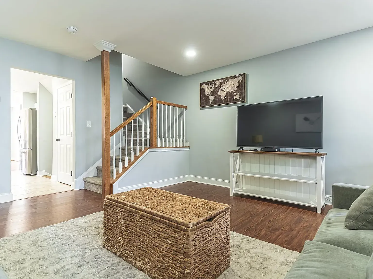3 bed, 1920 sqft, $4,200 — Photo 1