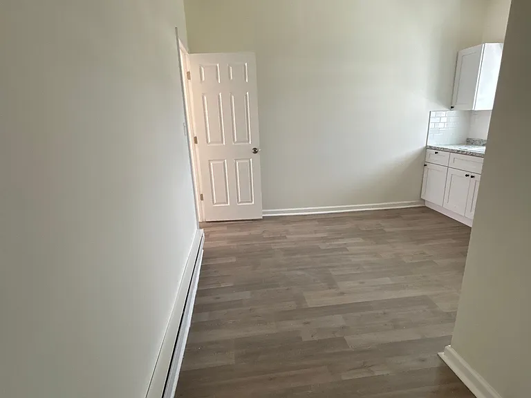 6125 Glenmore Ave — Photo 7