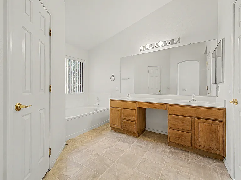 2656 W Mountain Heights Ct — Photo 27