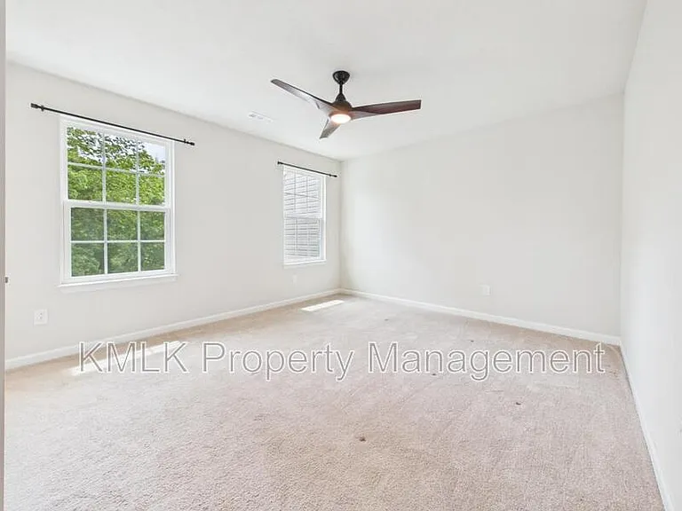 4037 N Steels Cir — Photo 39
