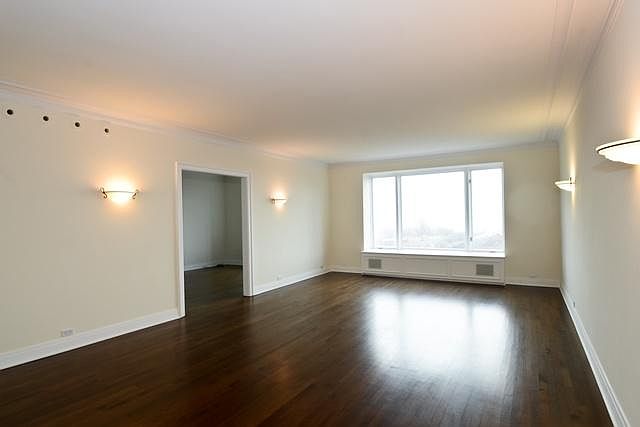 1st image of 2130 N Lincoln Park W
