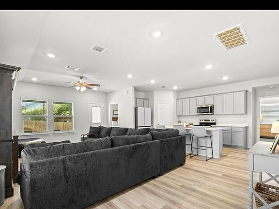 4th image of 1711 Merritt St