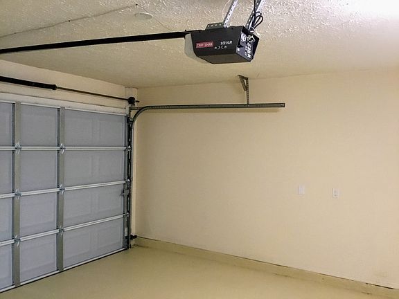 3rd image of 625 SW Bayshore Blvd