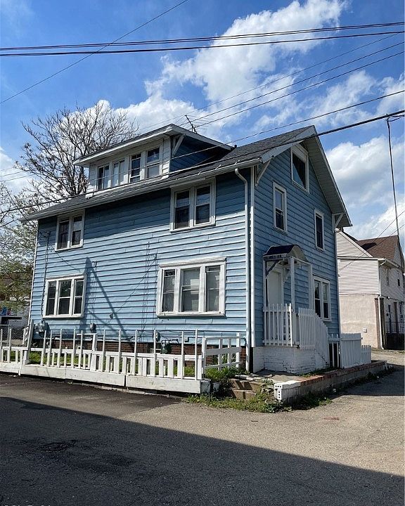 1st image of 821-823 Richard Pl NW