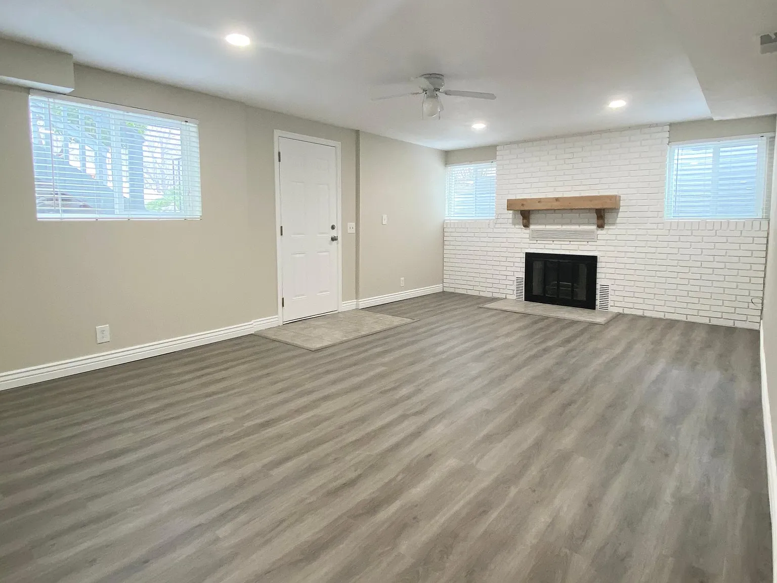 9601 S Kilmuir Cir — Photo 2