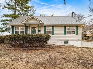 21 Forest Ln, Liberty, MO 64068