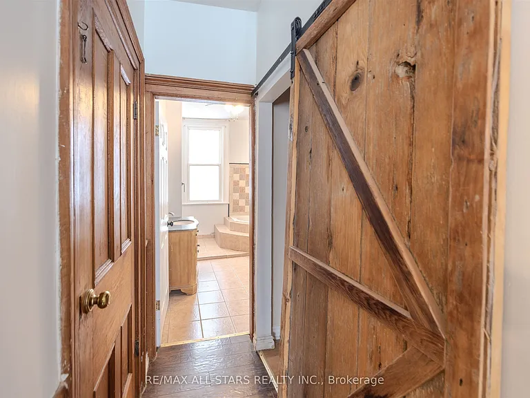 21 Albert St S — Photo 14