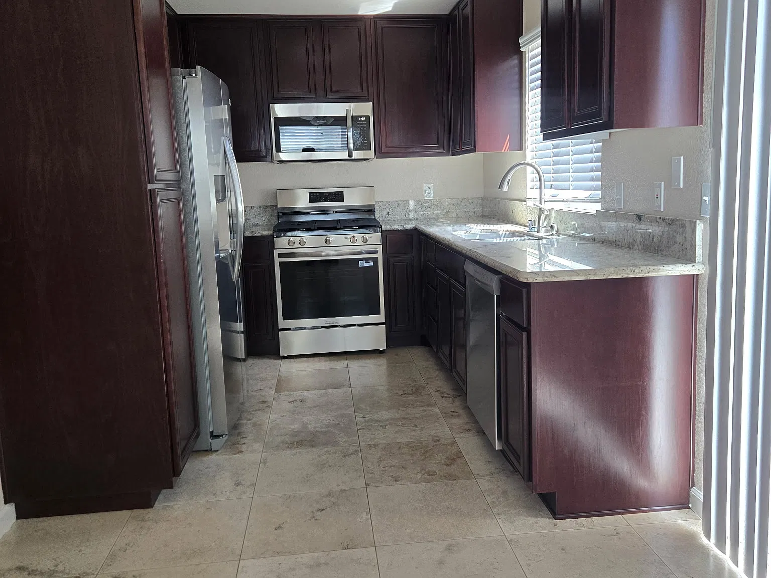 523 Hart Dr — Photo 1
