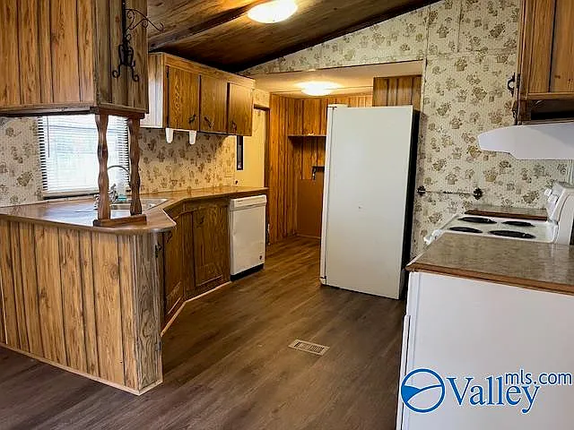 73 Lisa Ln — Photo 8