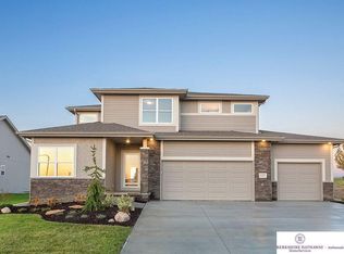 10706 Laramie St, Papillion, NE 68046