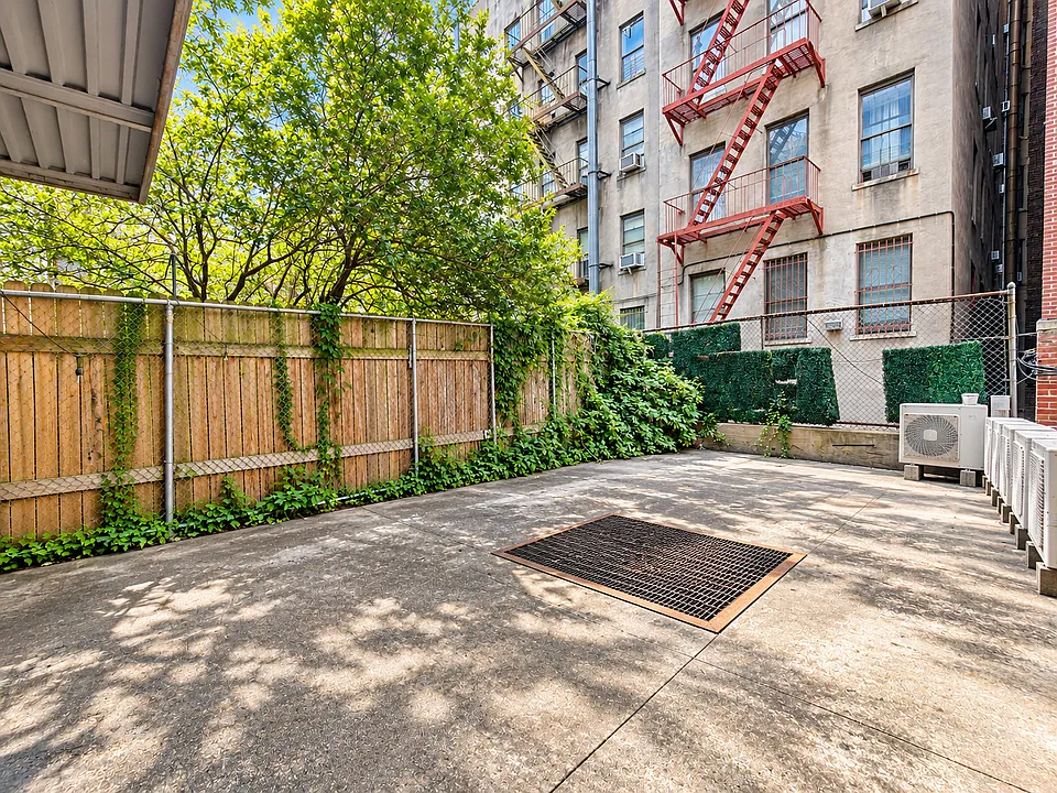 139 W 123rd St #1R